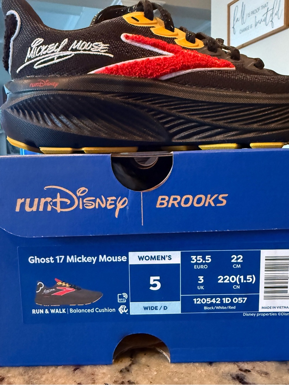 Brooks Ghost 17 Mickey Mouse women’s Running Shoes - Black/Red